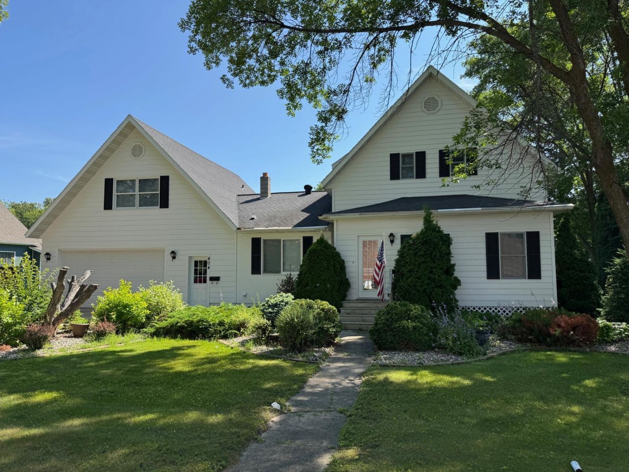 404 Main Avenue N, Roseau, MN 56751 Main Photo