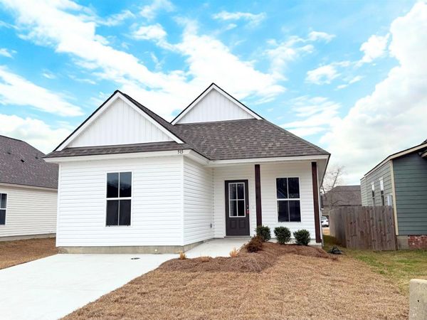 515 S Iberville Ave, Gonzales, LA 70737