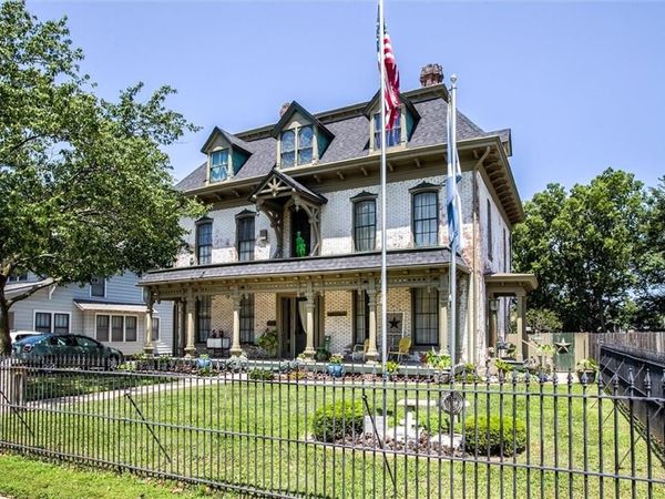 522 W Maple Avenue, Independence, MO 64050