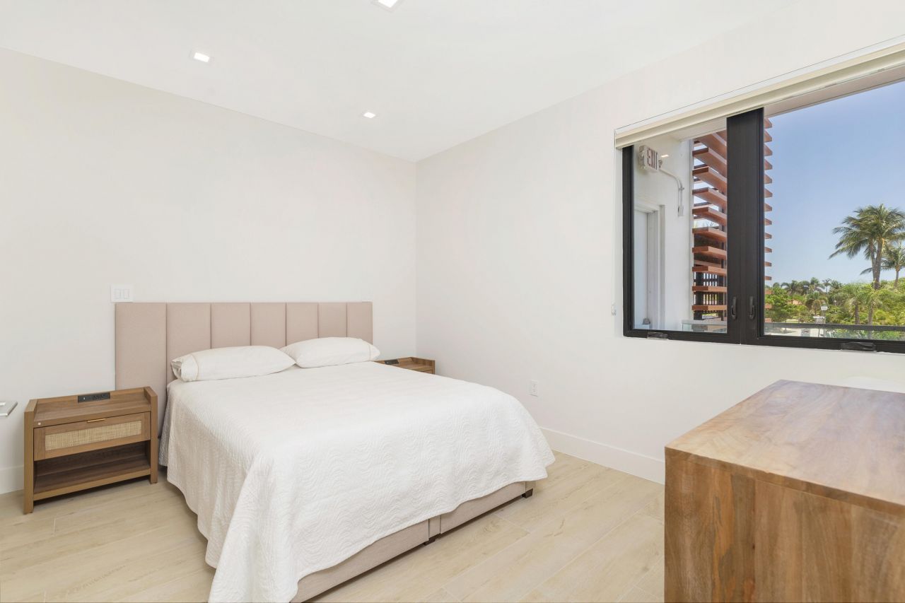 150 Inlet Way, Unit 1 E, Palm Beach Shores, FL 33404 Photo