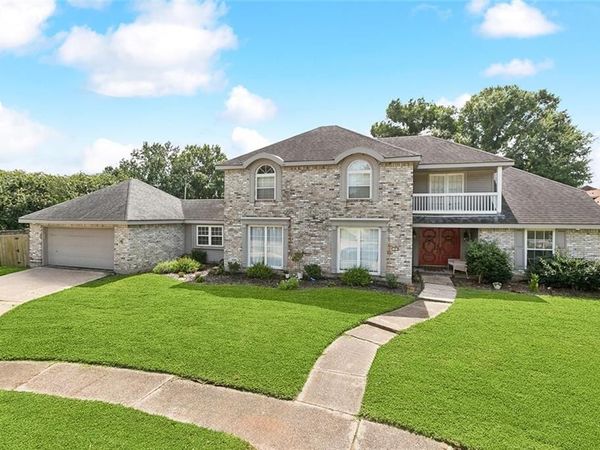 4 YELLOWSTONE Court, New Orleans, LA 70131