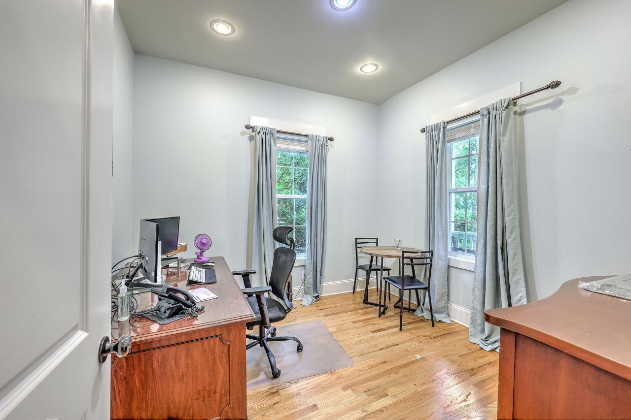 202 E 2nd North Street Photo 15