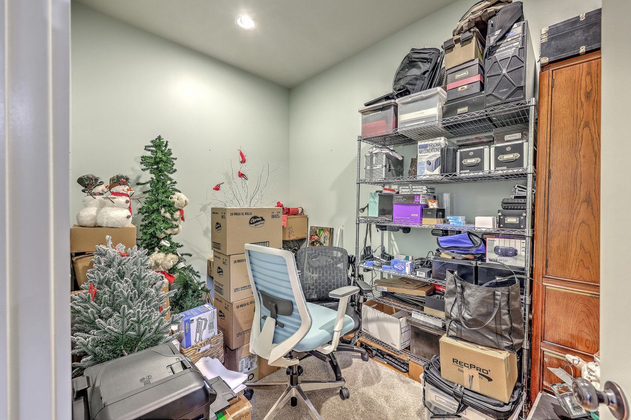 202 E 2nd North Street Photo 16