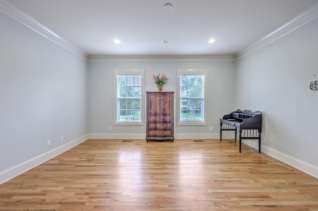 202 E 2nd North Street Photo 17