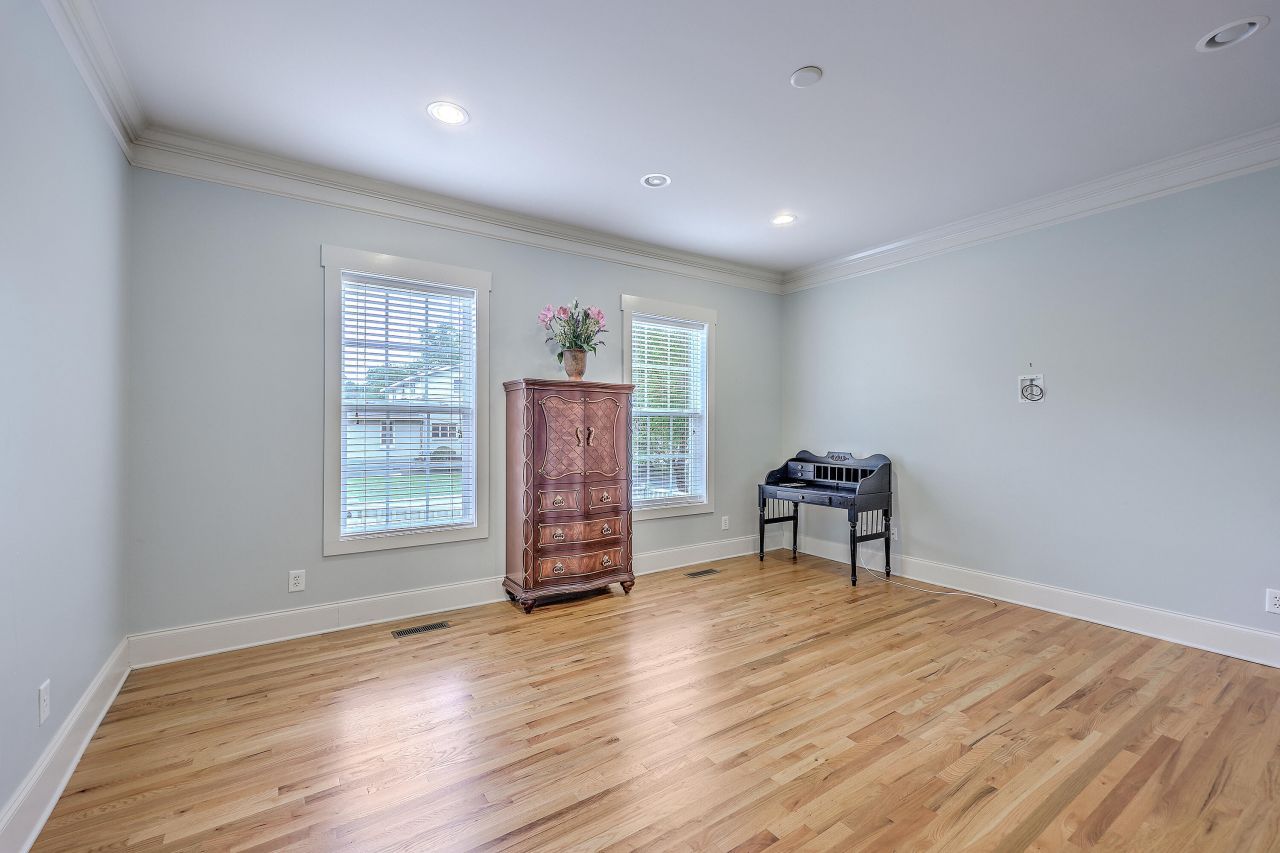 202 E 2nd North Street Photo 18