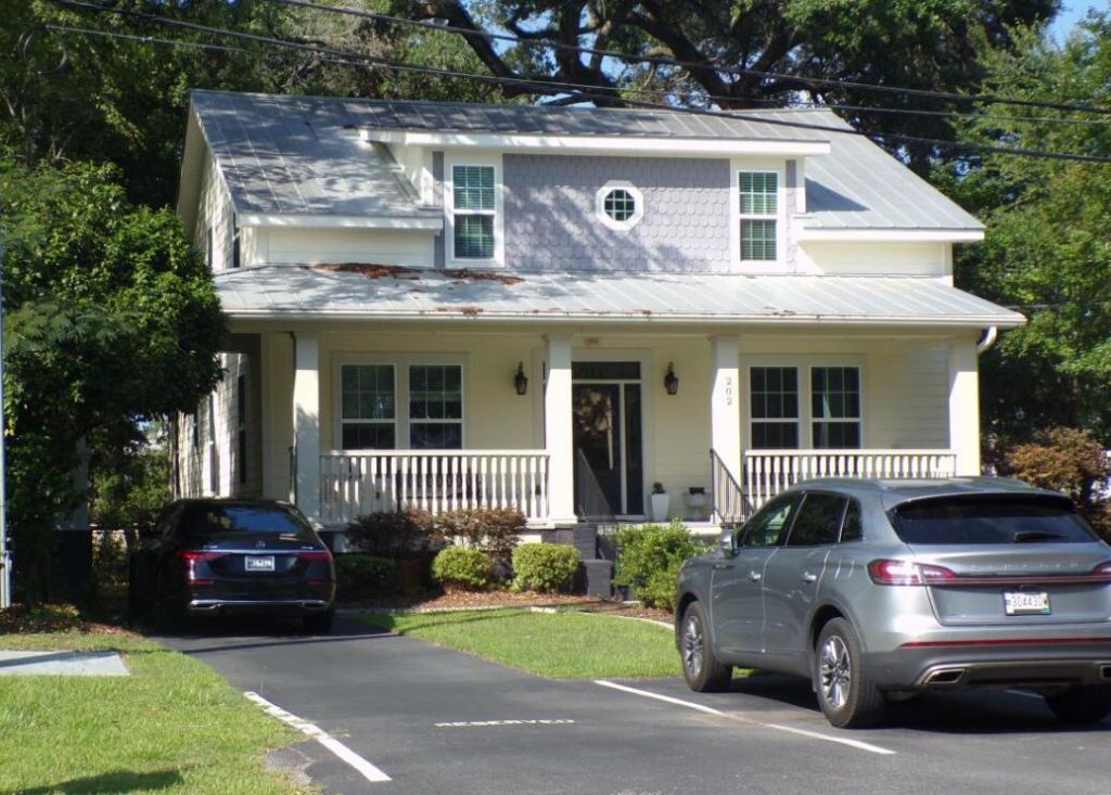 202 E 2nd North Street Photo 2