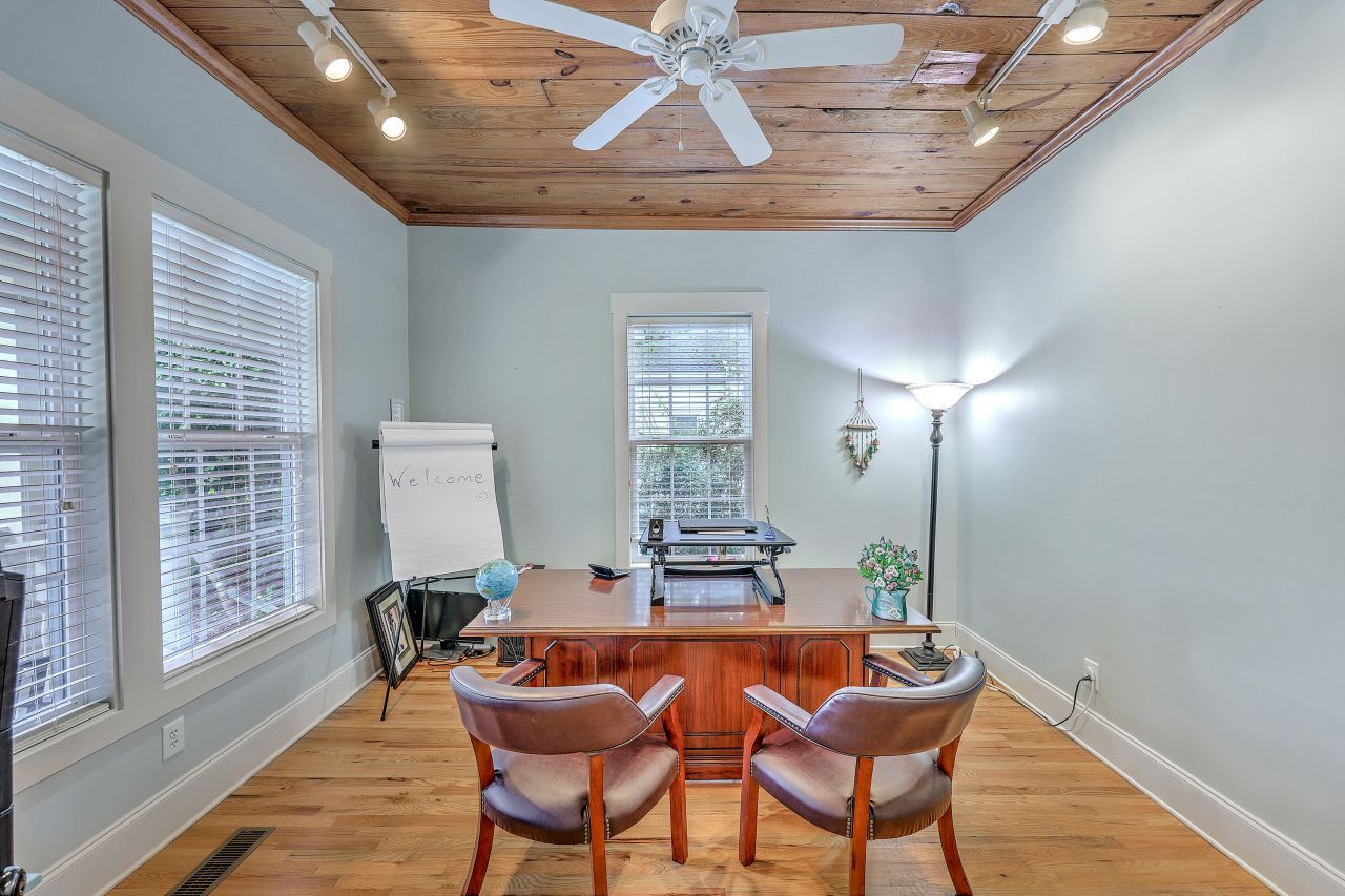 202 E 2nd North Street Photo 20