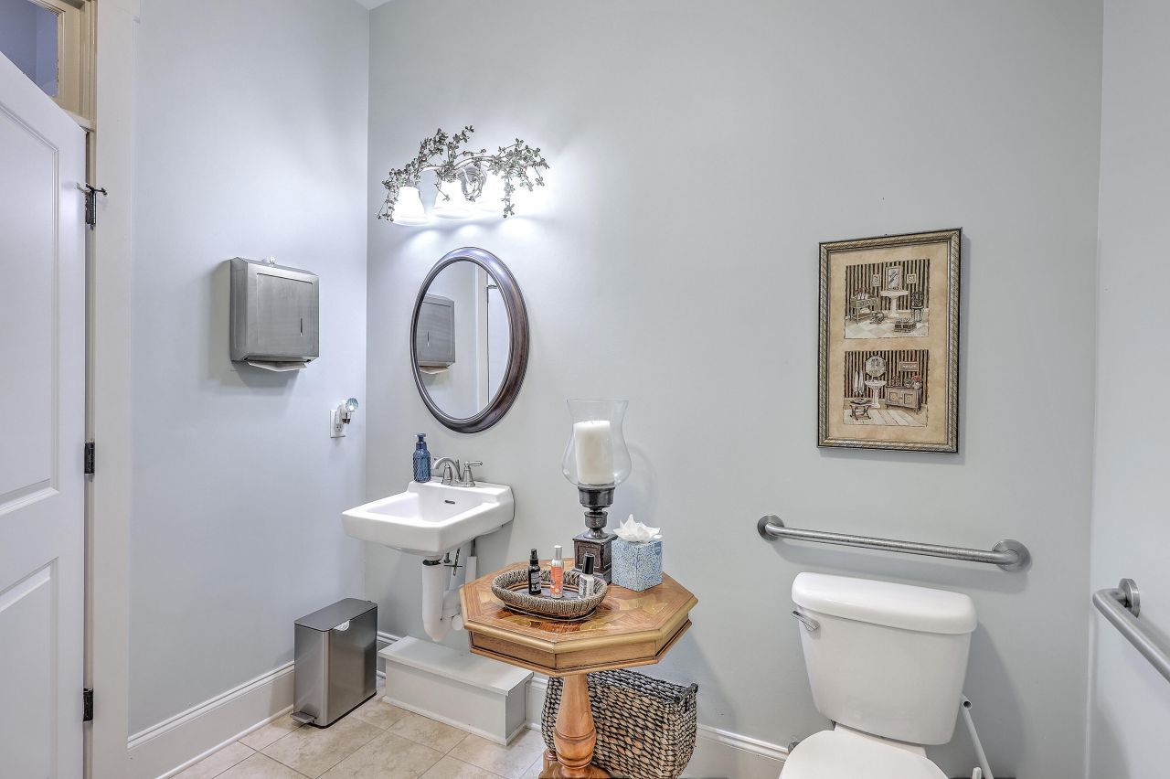 202 E 2nd North Street Photo 25