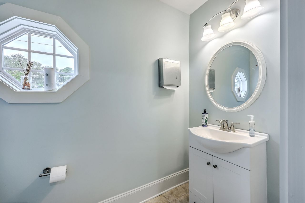 202 E 2nd North Street Photo 31