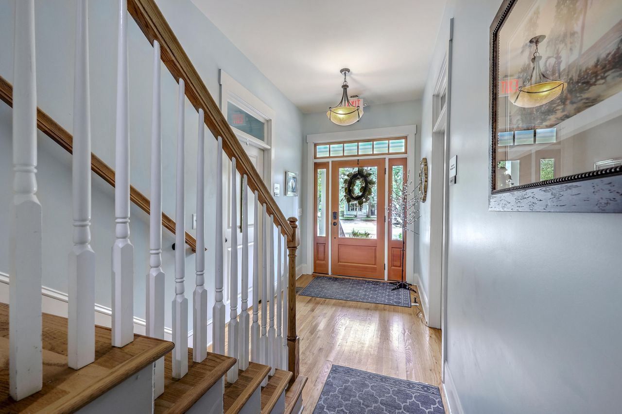 202 E 2nd North Street Photo 5