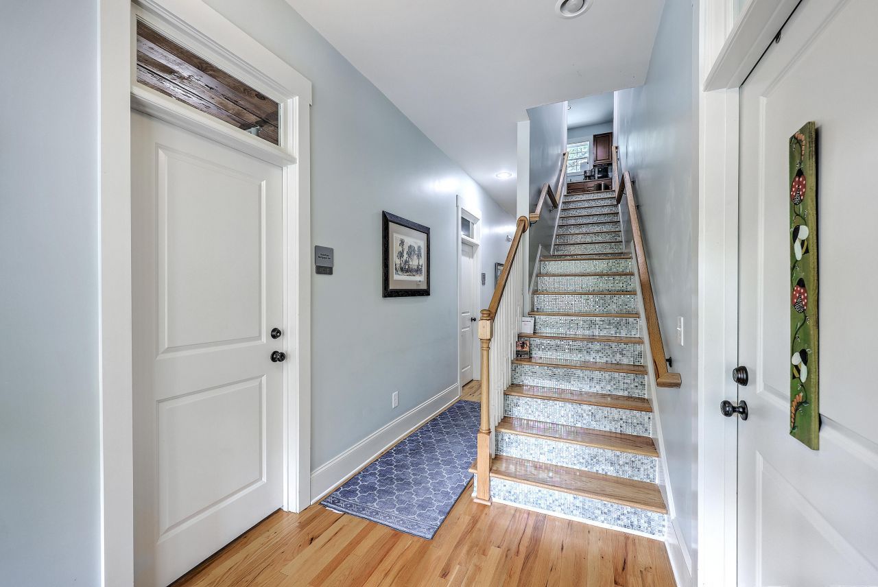 202 E 2nd North Street Photo 6