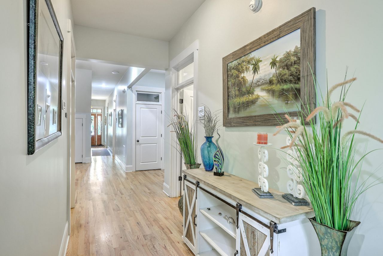 202 E 2nd North Street Photo 9