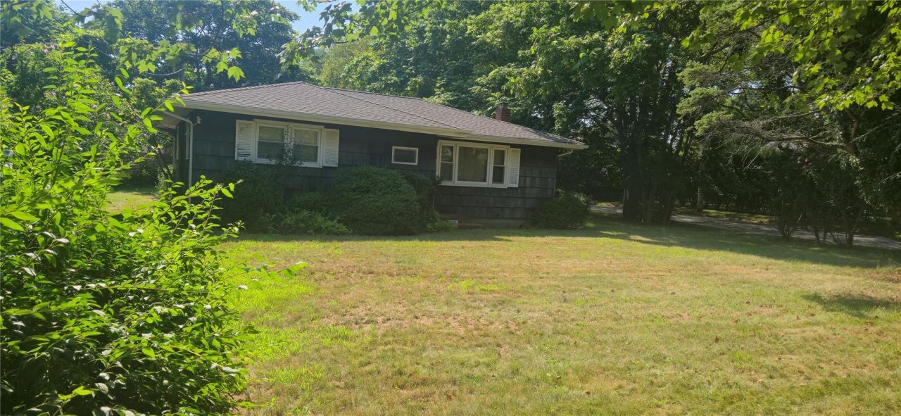 129 David Whites Lane, Southampton, NY 11968 Main Photo