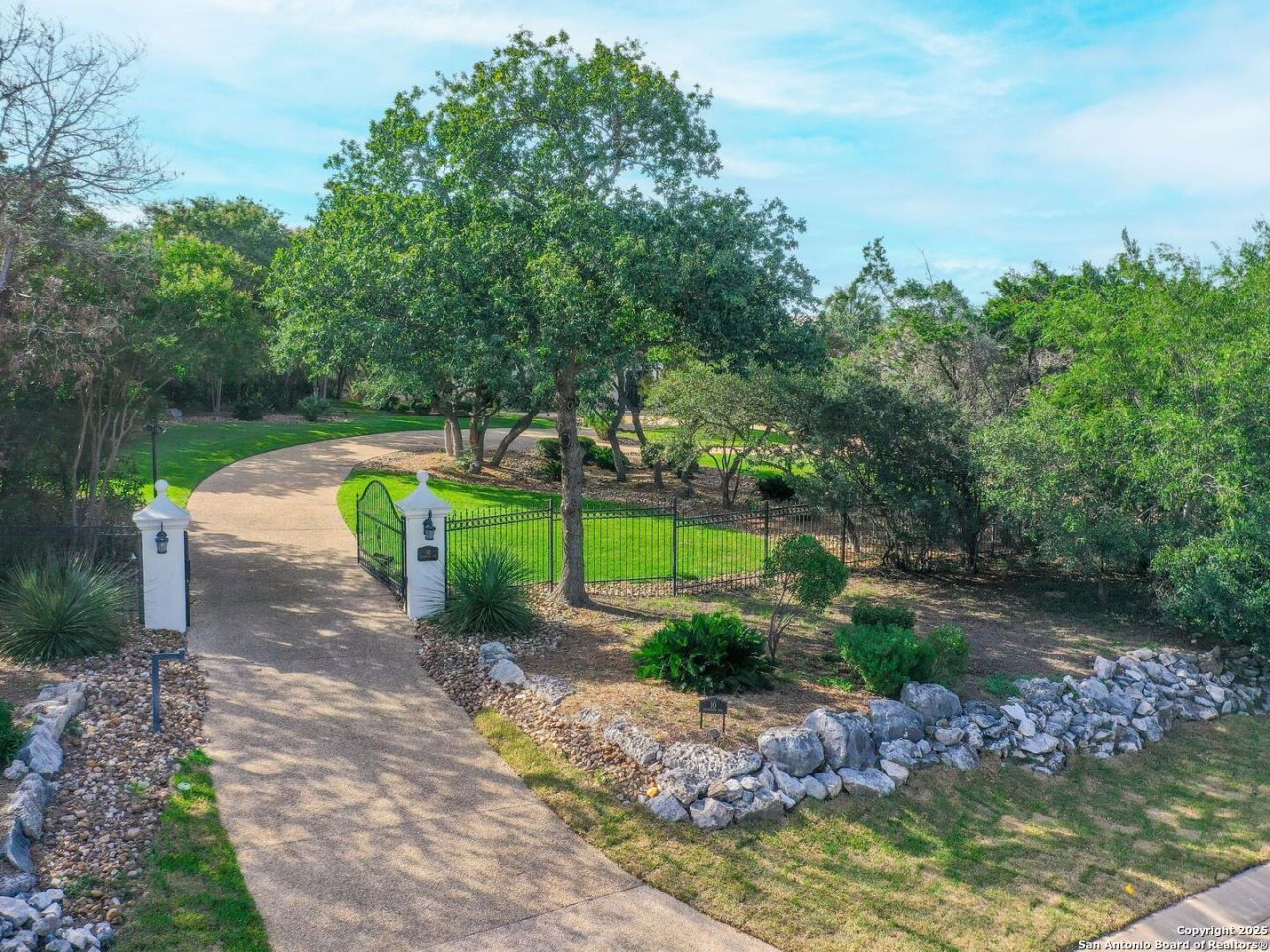 10 Champions Run, San Antonio, TX 78258 Main Photo