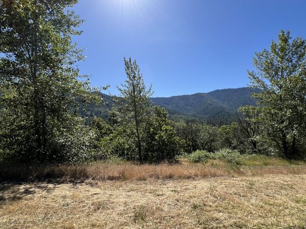 1620 Panoramic Loop, Unit 211, Grants Pass, OR 97527