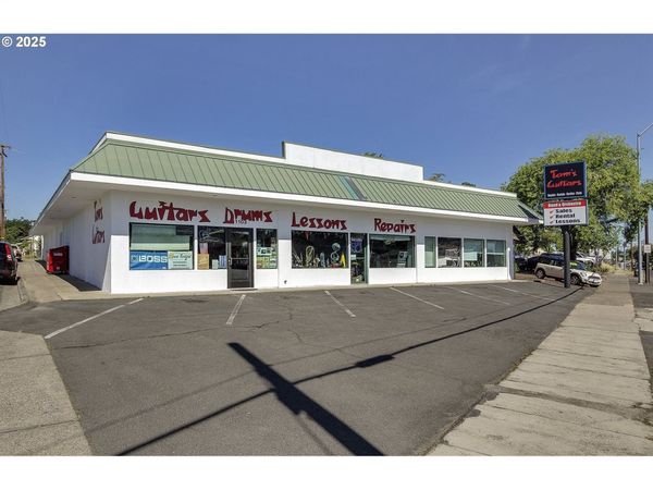 1105 N Riverside AVE, Medford, OR 97501