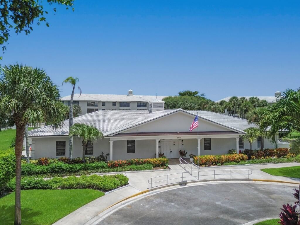 3520 Whitehall Drive, Unit 203, West Palm Beach, FL 33401 Photo