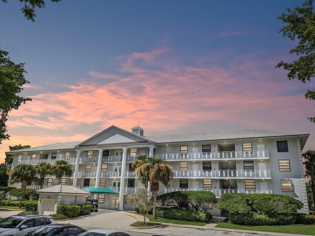 3520 Whitehall Drive, Unit 203, West Palm Beach, FL 33401 Photo