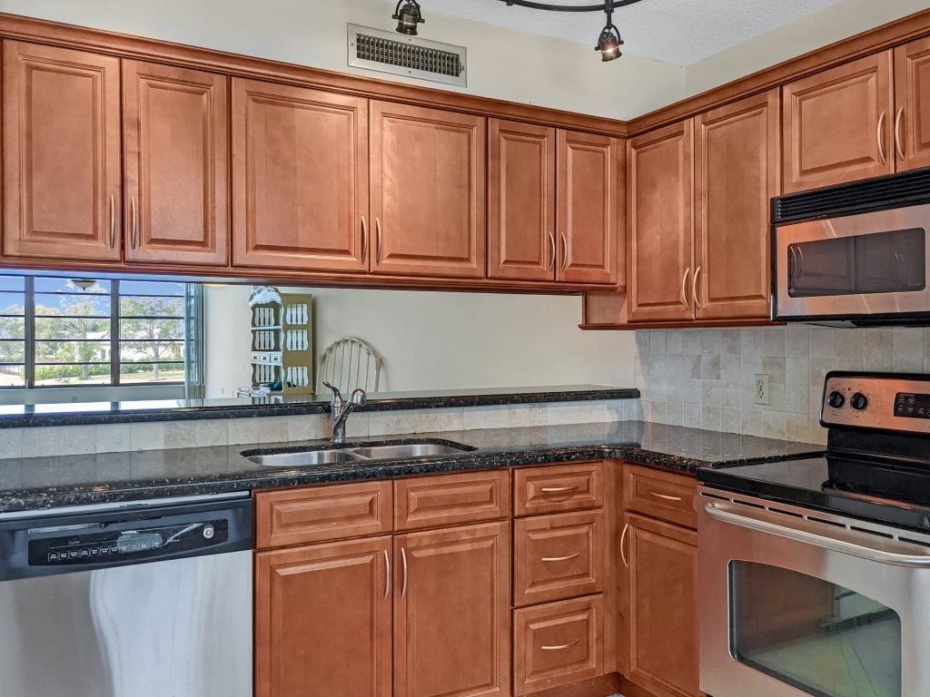 3520 Whitehall Drive, Unit 203, West Palm Beach, FL 33401 Photo