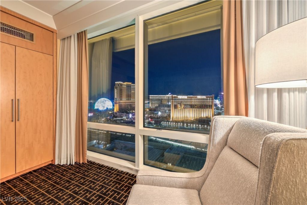 2000 Fashion Show Drive, Las Vegas, NV 89109