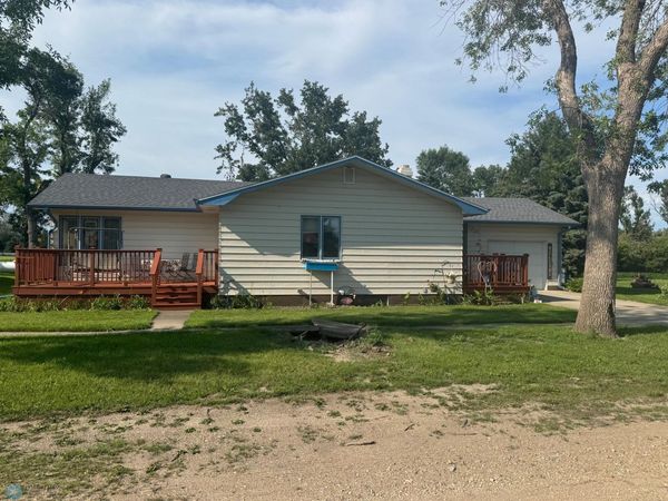 306 E Dakota Avenue, Galesburg, ND 58035