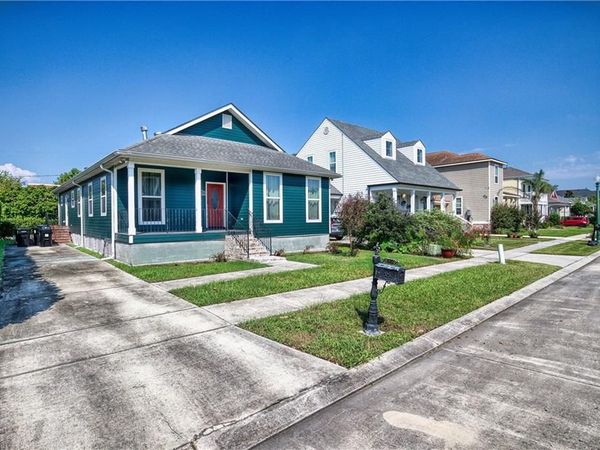 530 ABALON Court, New Orleans, LA 70114