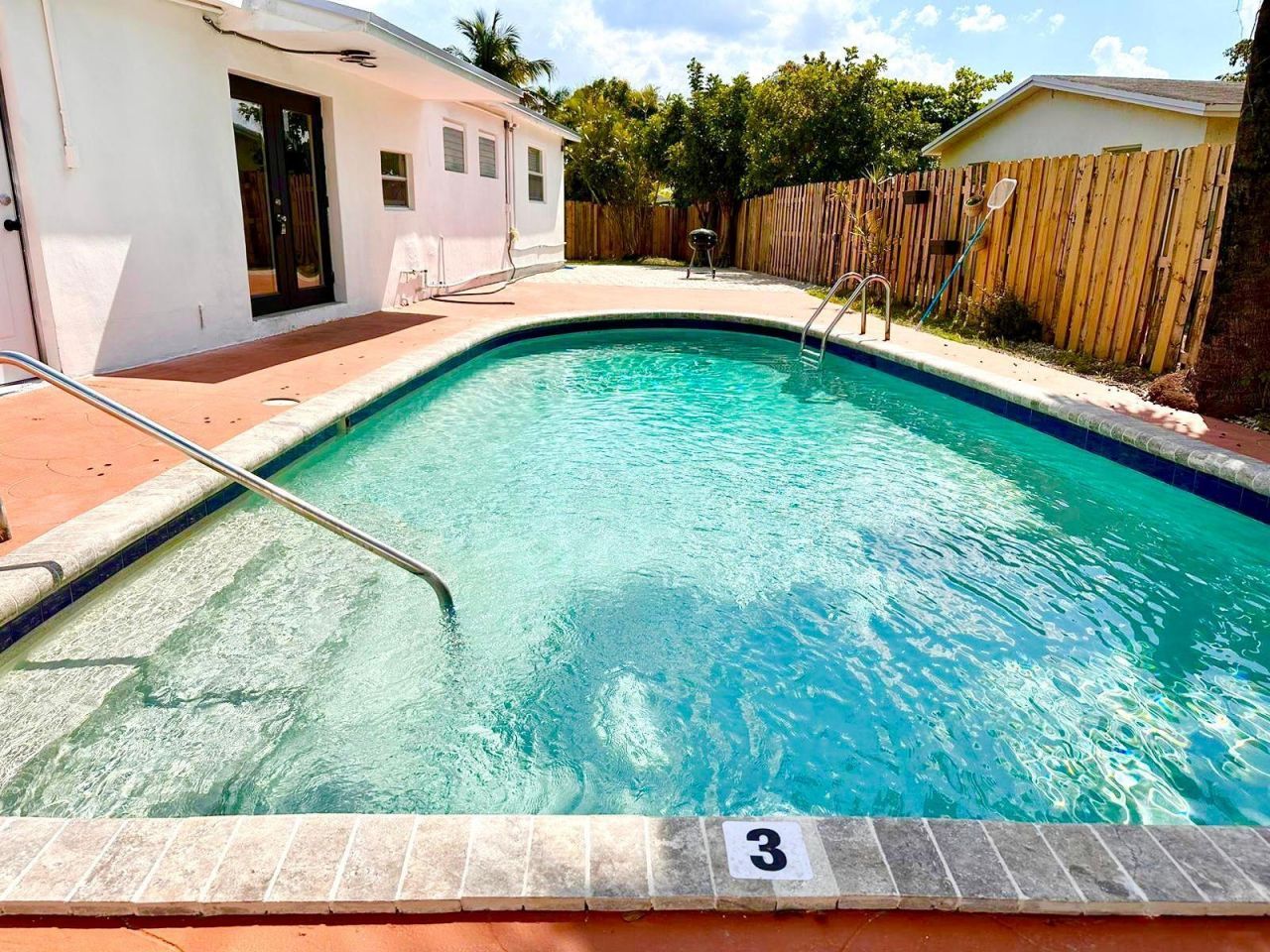 601 NW 38th Street, Deerfield Beach, FL 33064 Photo