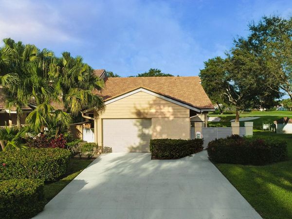 533 Prestwick Circle, Palm Beach Gardens, FL 33418