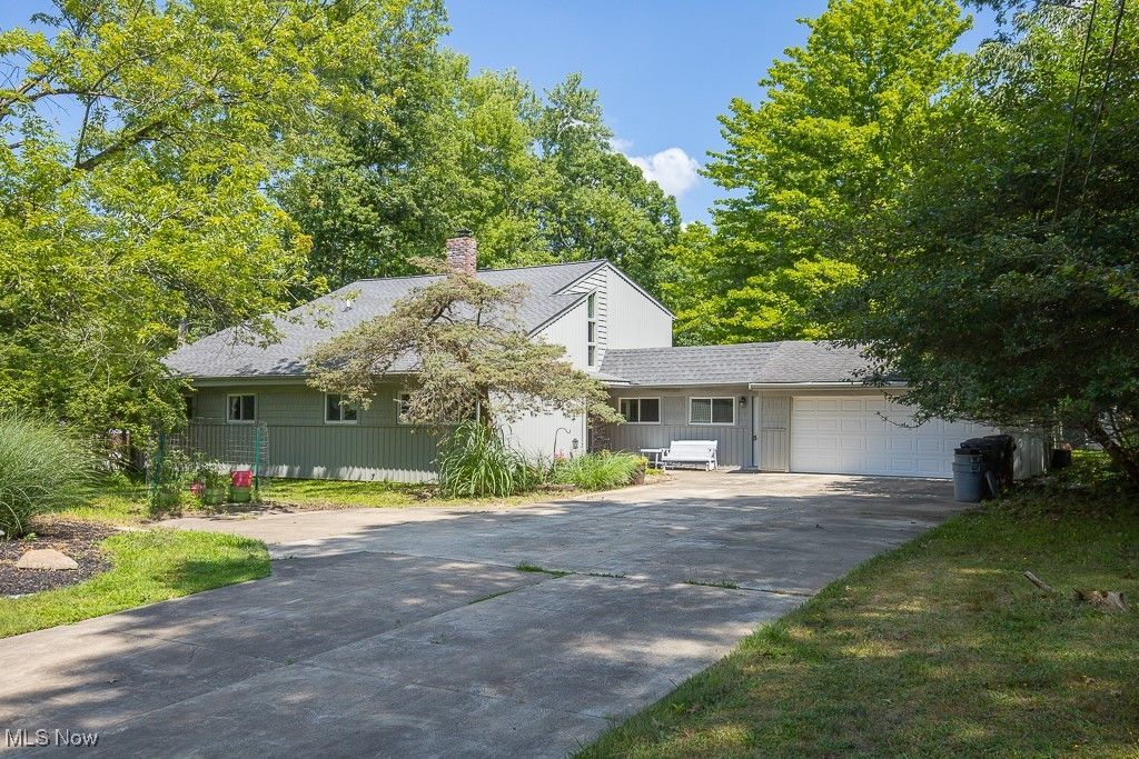 7547 N Linden Lane, Cleveland, OH 44130 Main Photo