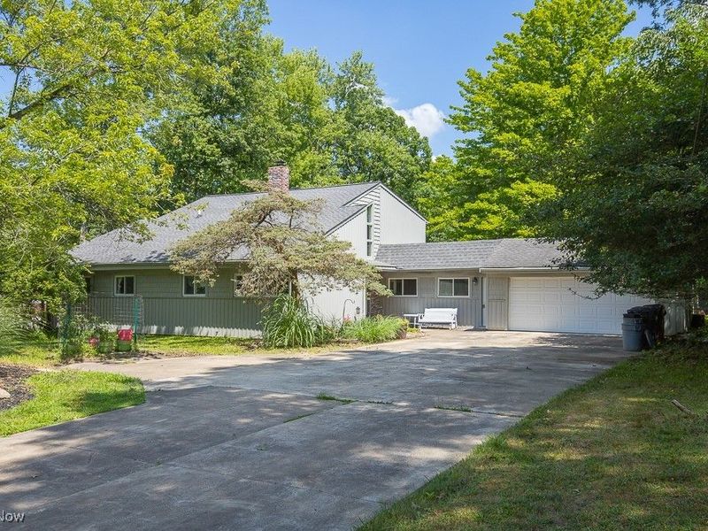 7547 N Linden Lane, Cleveland, OH 44130 Photo 1