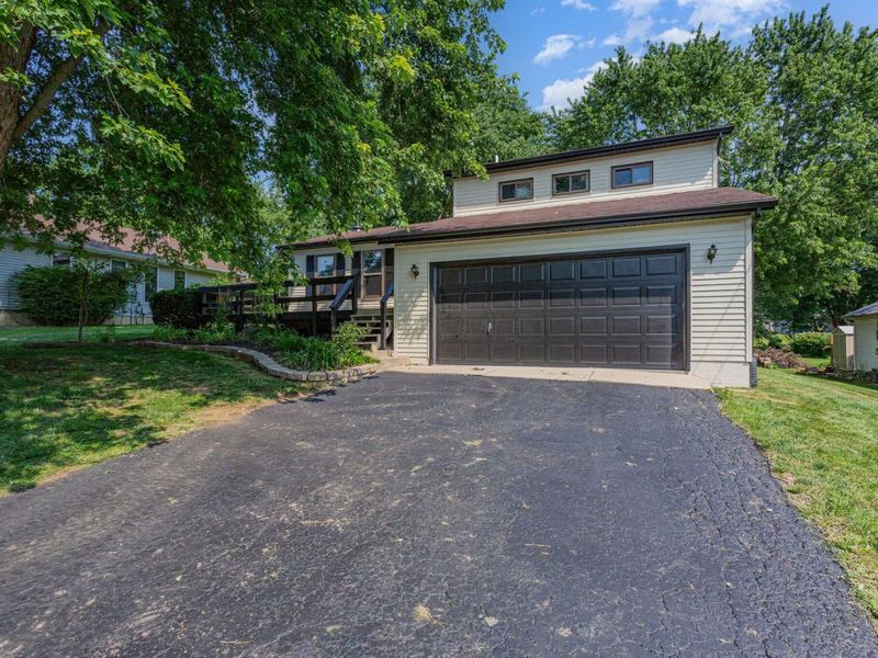 1855 E Choctaw Drive, London, OH 43140 Photo 1