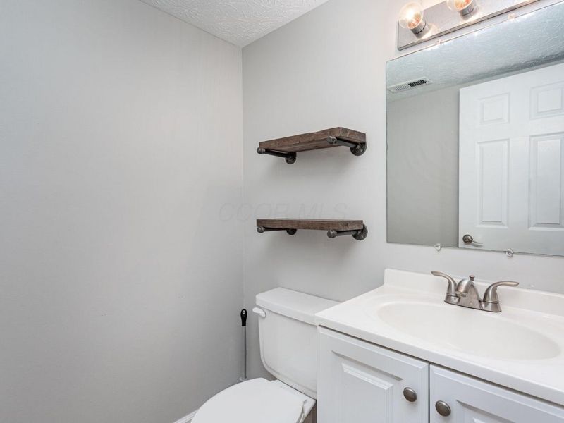 1855 E Choctaw Drive, London, OH 43140 Photo 11