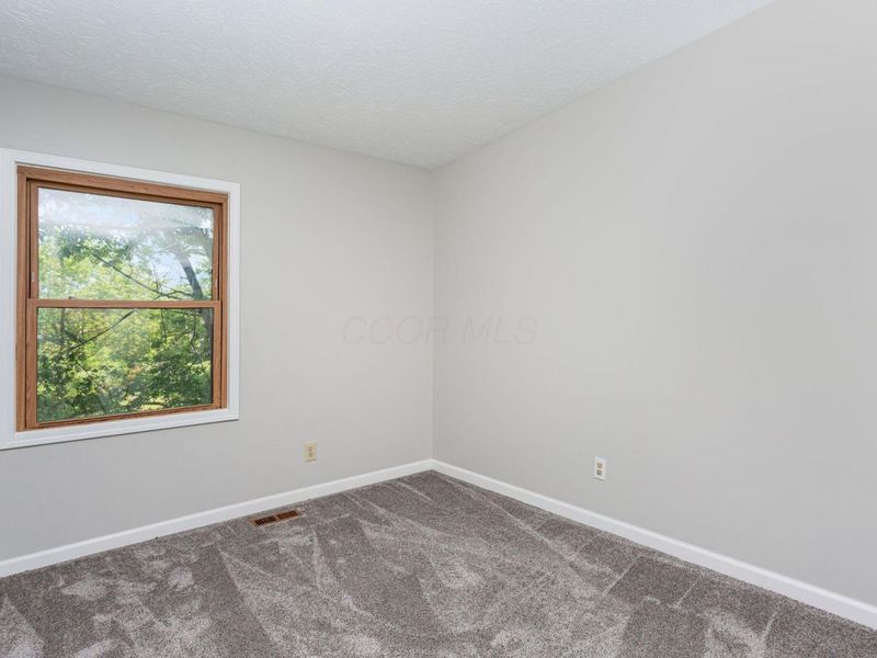 1855 E Choctaw Drive, London, OH 43140 Photo 12