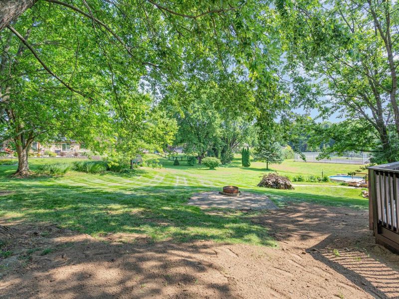 1855 E Choctaw Drive, London, OH 43140 Photo 18