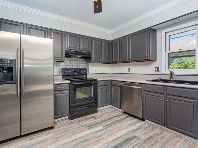 1855 E Choctaw Drive, London, OH 43140 Photo 5