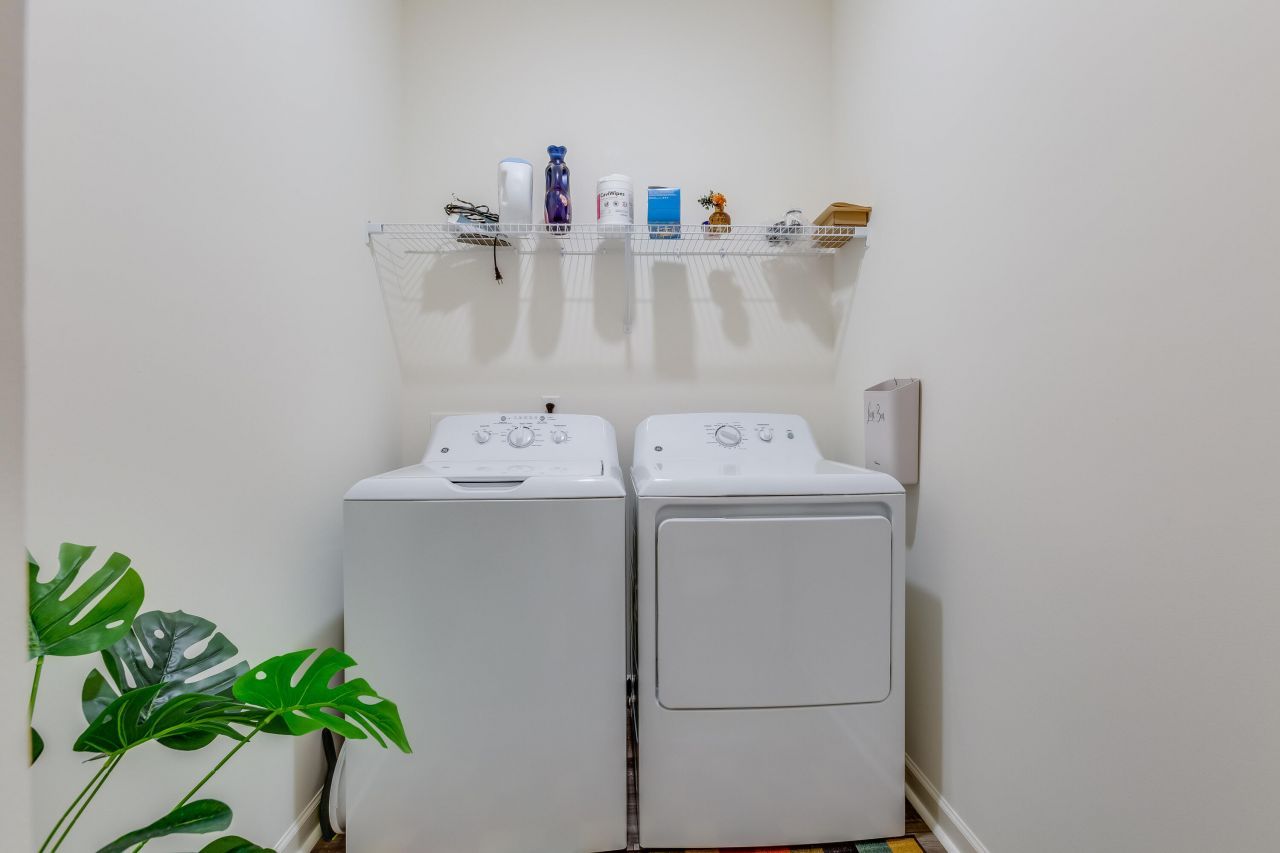 256 Phoenix Drive Photo 23