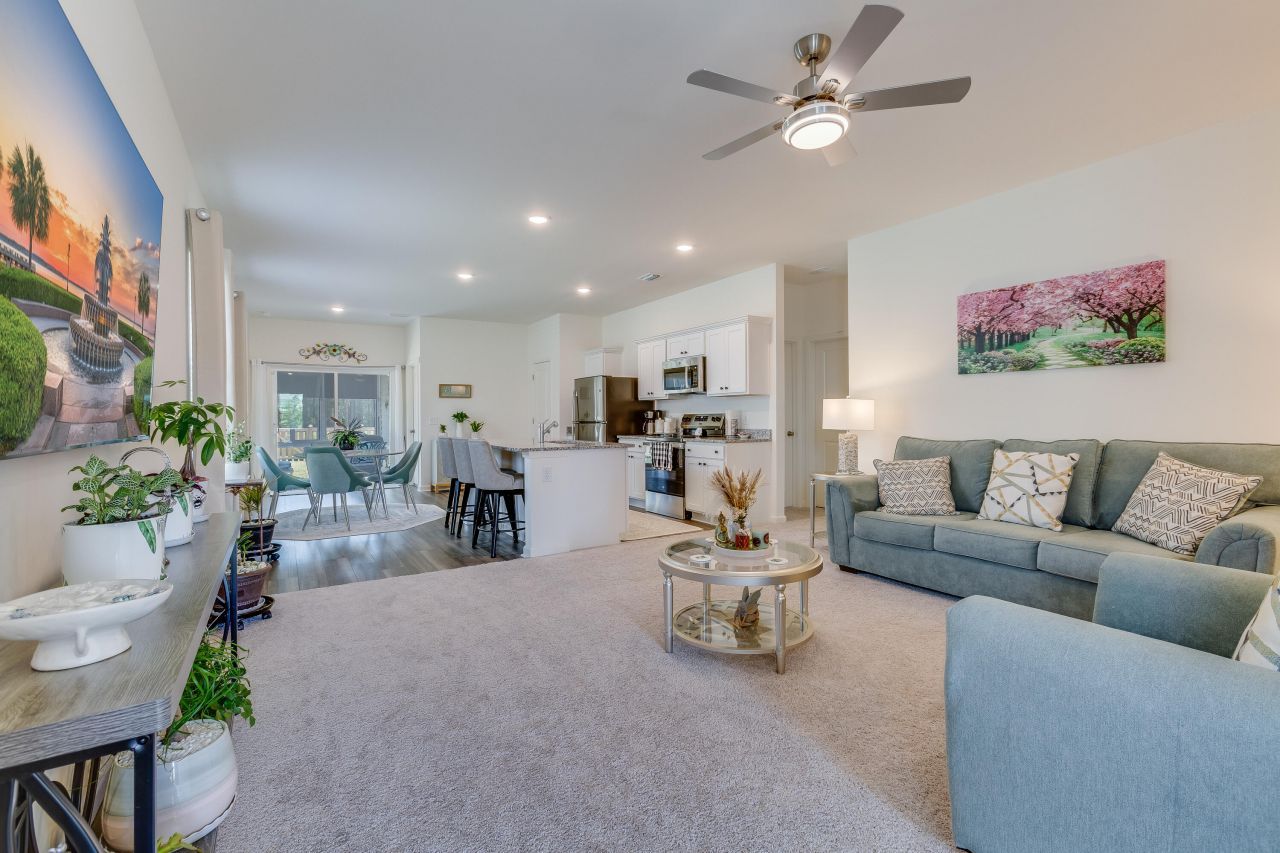 256 Phoenix Drive Photo 8