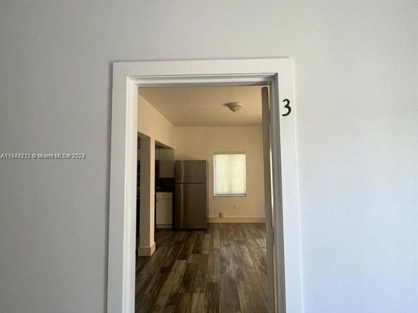 2500 NE 192nd St, Miami, FL 33180