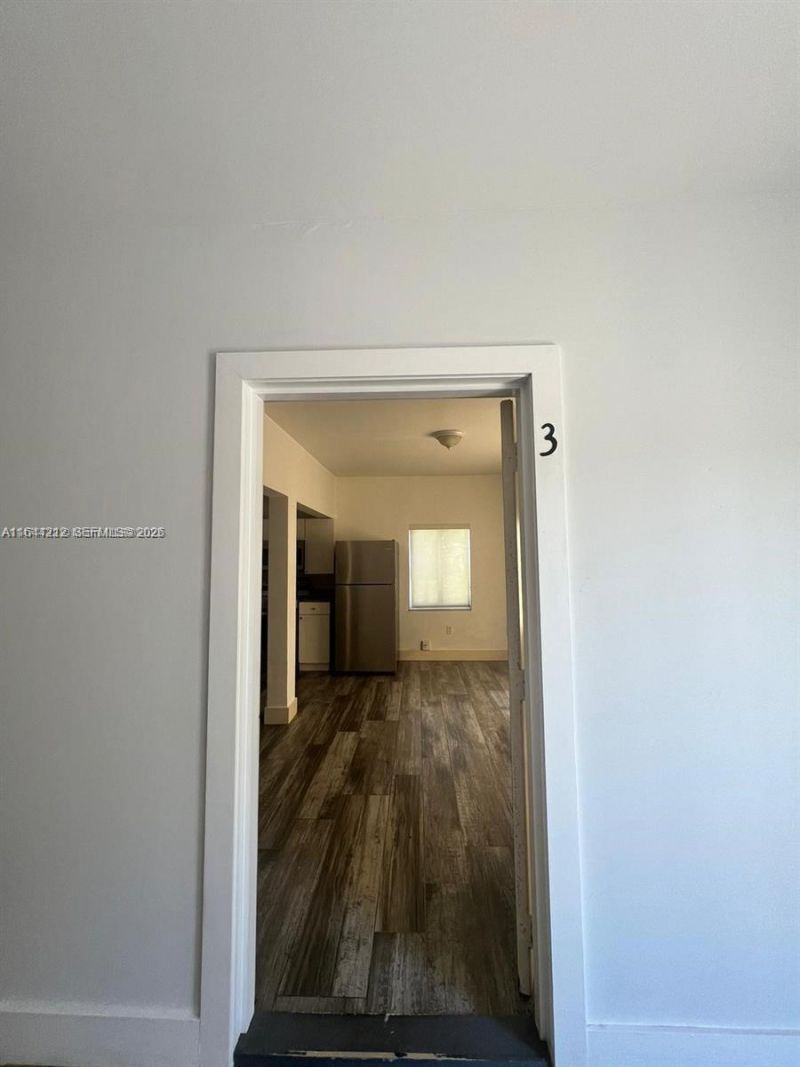 2500 NE 192nd St, Miami, FL 33180 Photo