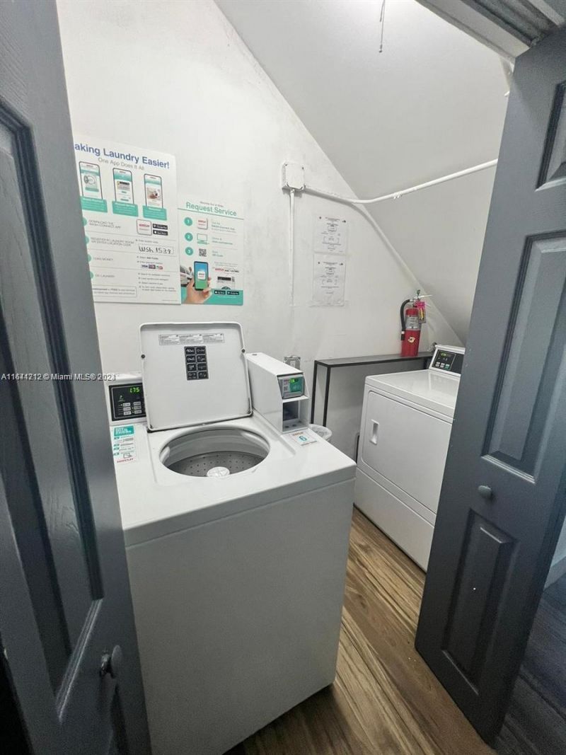 2500 NE 192nd St, Miami, FL 33180 Photo