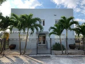 2500 NE 192nd St, Miami, FL 33180 Photo