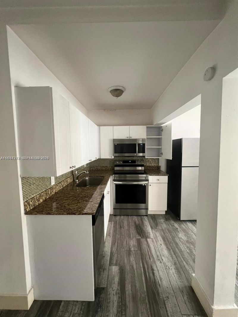2500 NE 192nd St, Miami, FL 33180 Photo