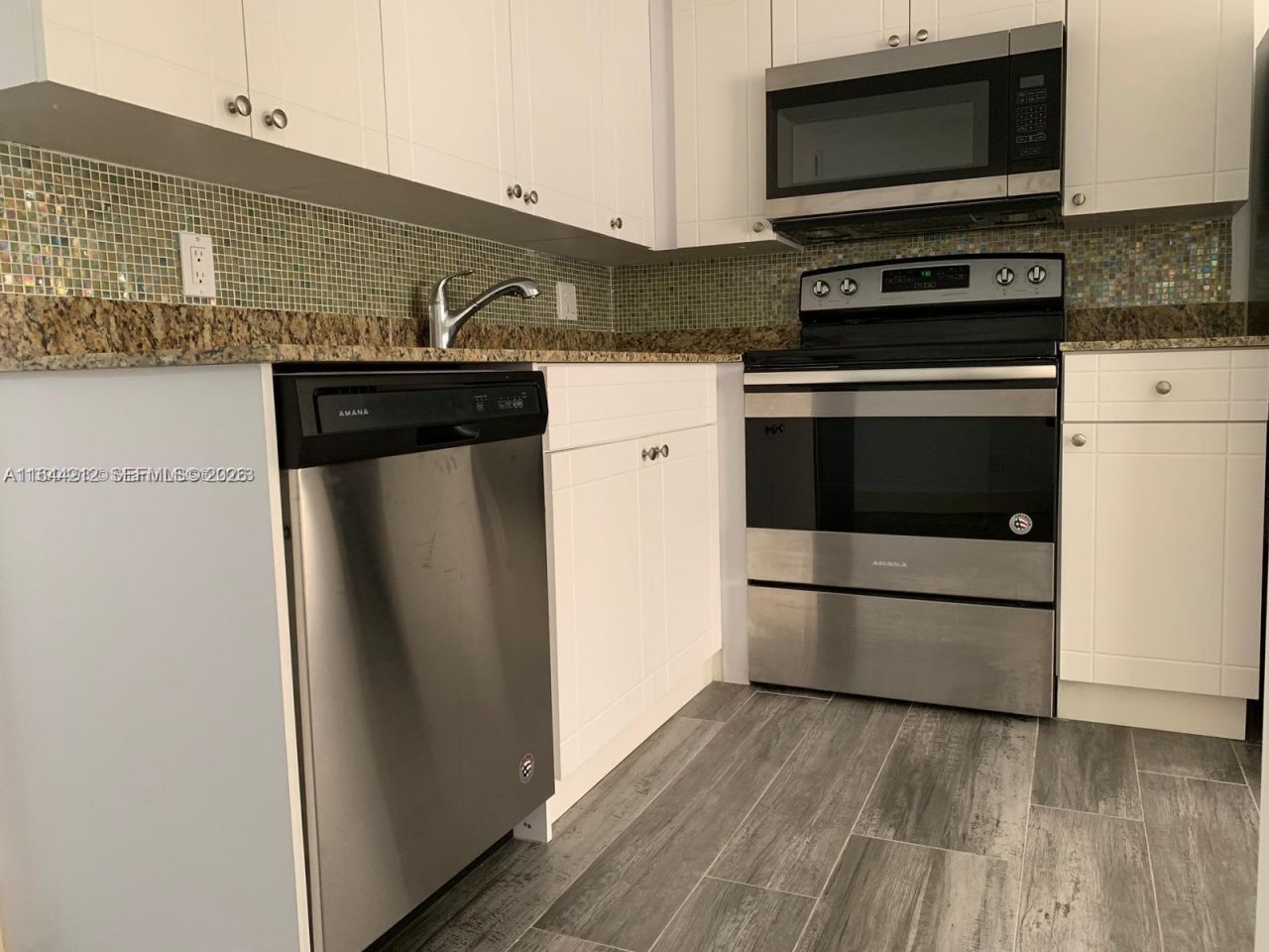 2500 NE 192nd St, Miami, FL 33180 Photo