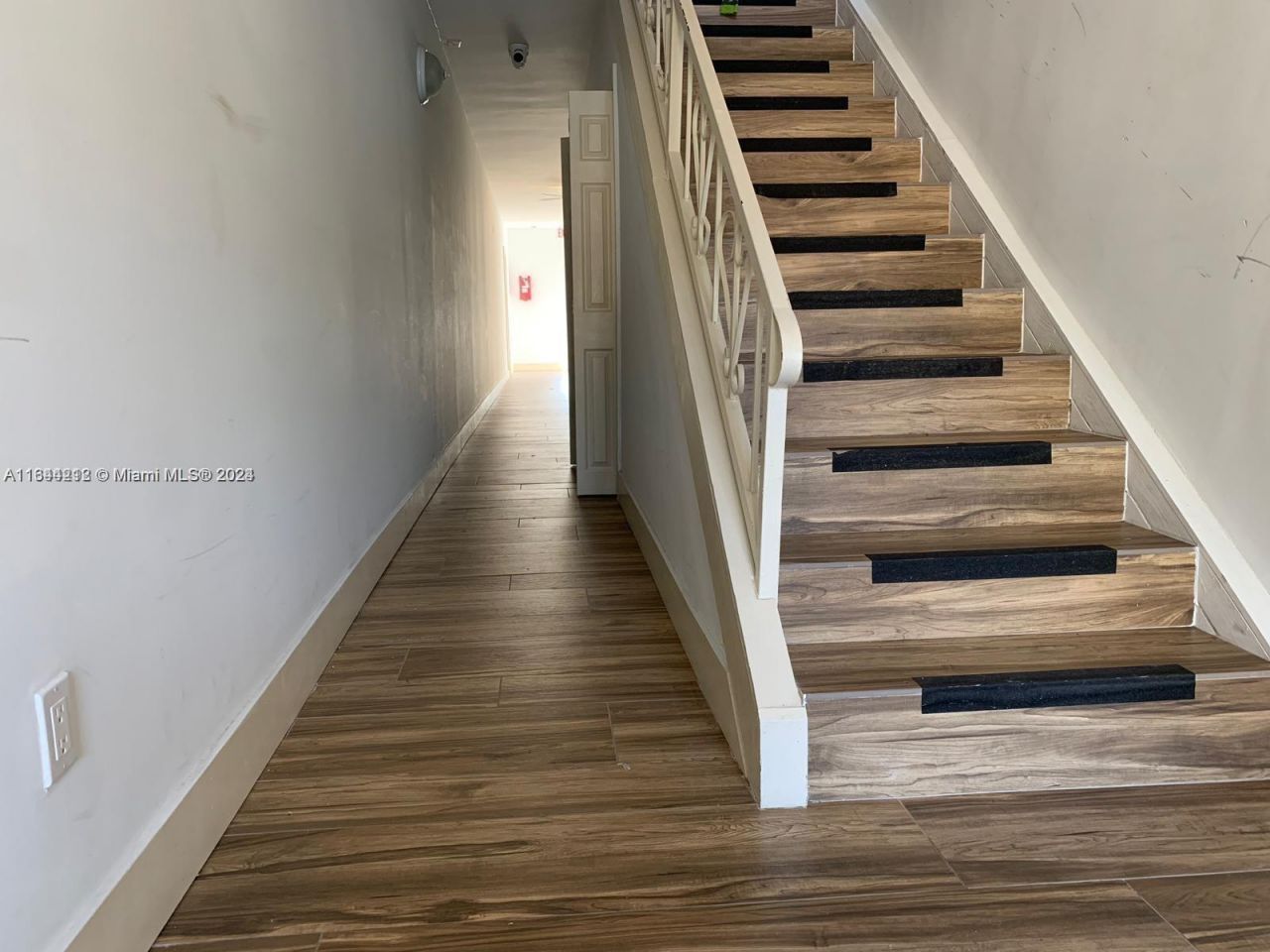 2500 NE 192nd St, Miami, FL 33180 Photo