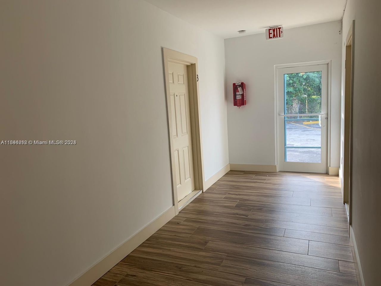 2500 NE 192nd St, Miami, FL 33180 Photo