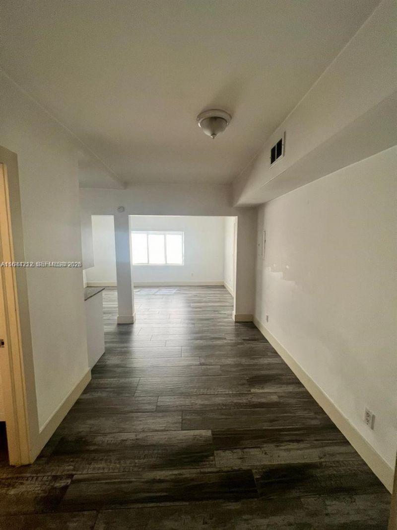 2500 NE 192nd St, Miami, FL 33180 Photo