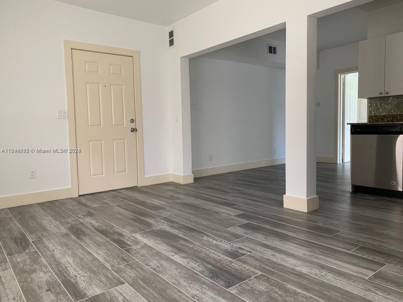 2500 NE 192nd St, Miami, FL 33180 Photo