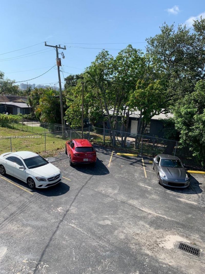 2500 NE 192nd St, Miami, FL 33180 Photo