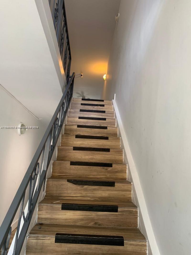 2500 NE 192nd St, Miami, FL 33180 Photo