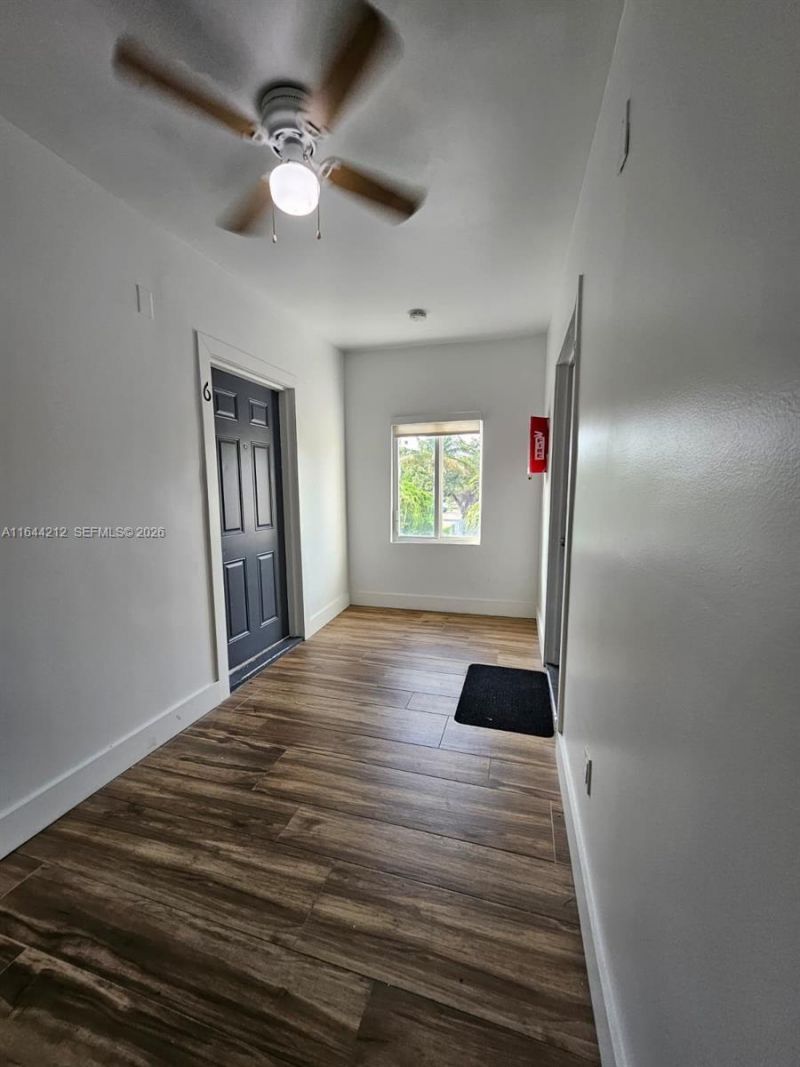 2500 NE 192nd St, Miami, FL 33180 Photo